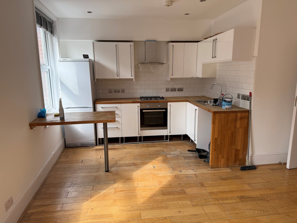Lot: 196 - TWO-BEDROOM BALCONY FLAT IN CENTRAL LOCATION - Fitted white kitchen units with window